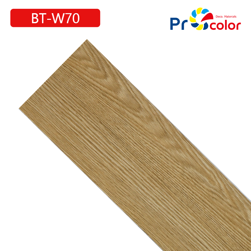 Precio de fábrica fácil instalación antideslizante impermeable grano de madera autoadhesivo PVC vinilo lvt azulejo de piso para el apartamento de casa